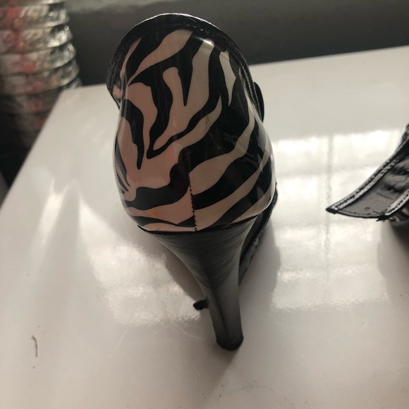 Naughty Monkey zebra heels size 10 - Picture 6 of 6